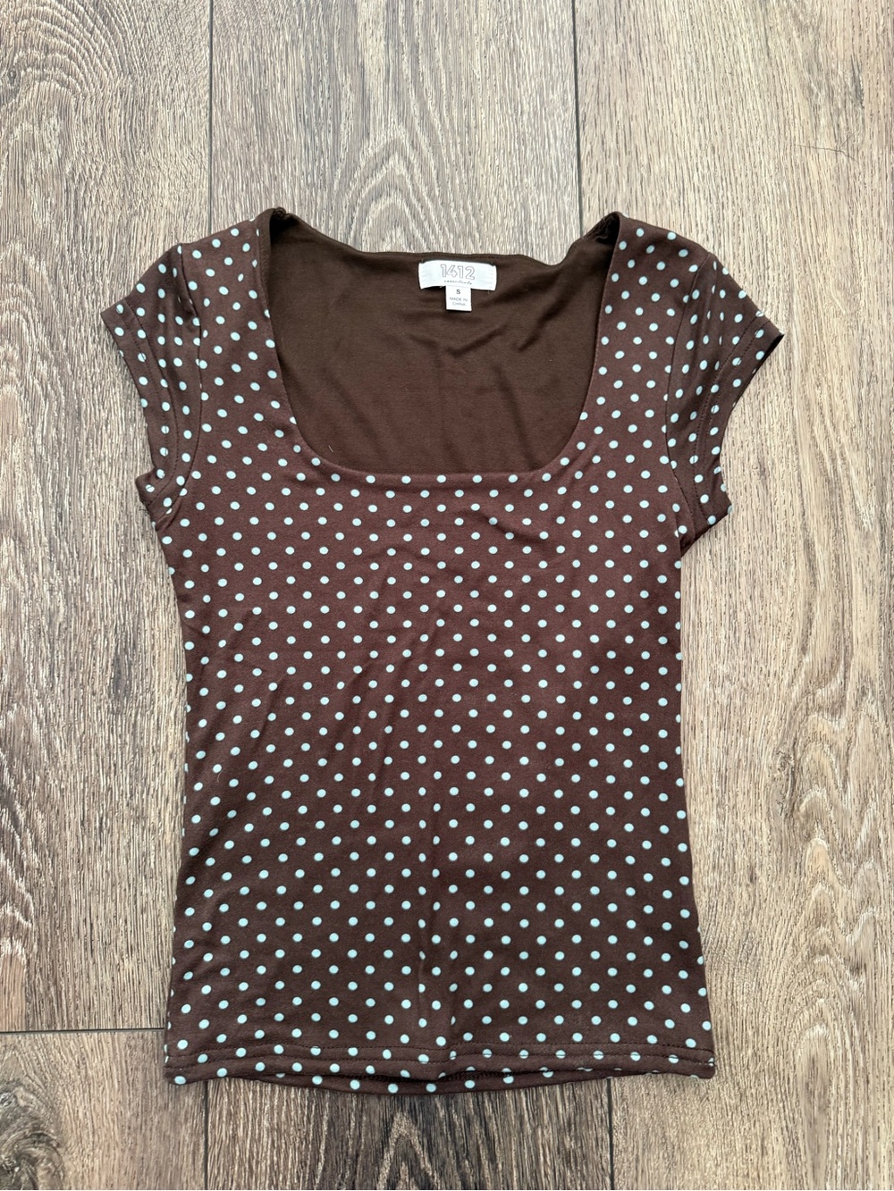 Polka Dot Scoop Neck Tee in Brown with Light Blue Dots